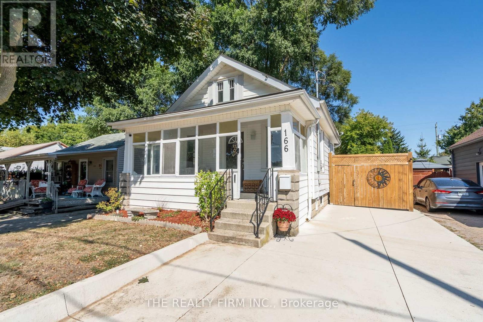166 Giles Street, London East, Ontario  N5Z 2W1 - Photo 3 - X12423358