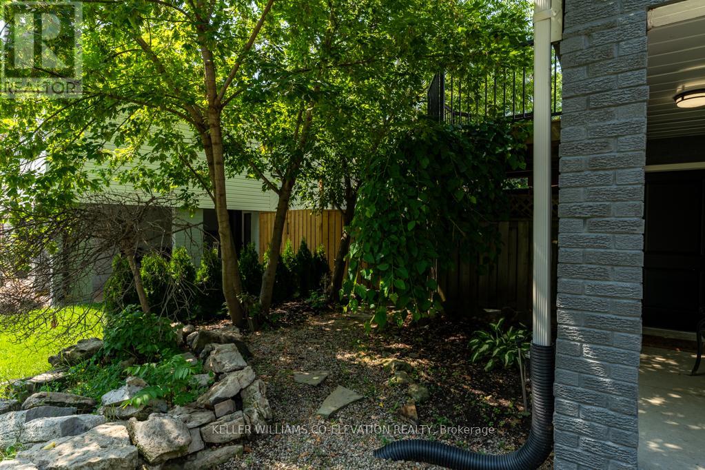 1555 Newlands Crescent, Burlington, Ontario  L7M 1P1 - Photo 31 - W12423200