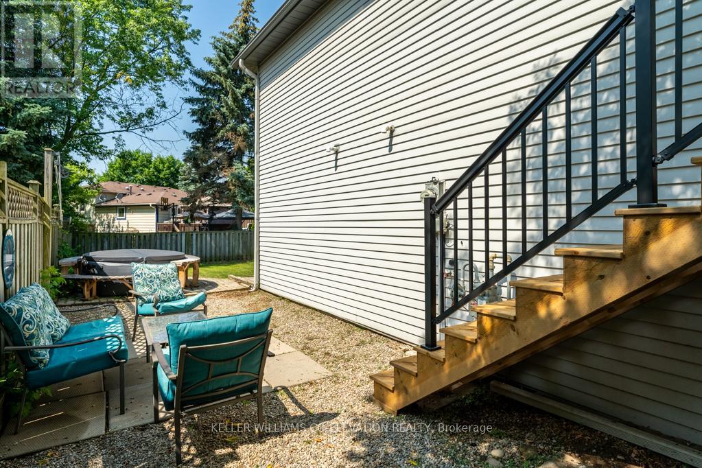 1555 Newlands Crescent, Burlington, Ontario  L7M 1P1 - Photo 33 - W12423200
