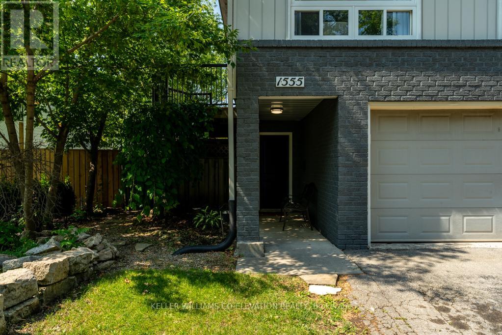1555 Newlands Crescent, Burlington, Ontario  L7M 1P1 - Photo 4 - W12423200