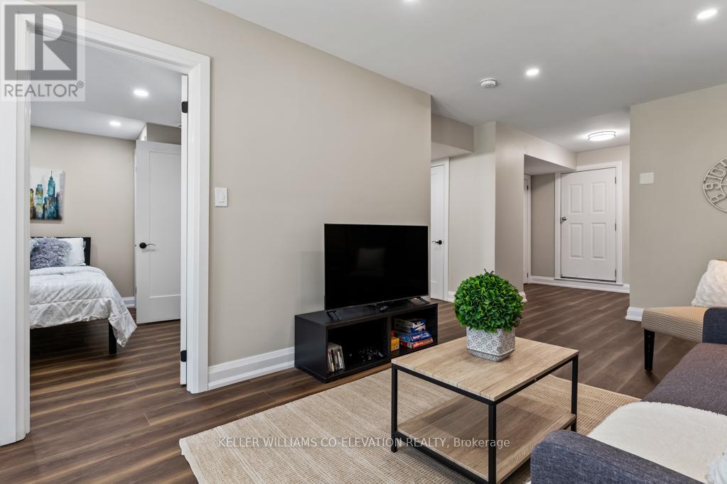 1555 Newlands Crescent, Burlington, Ontario  L7M 1P1 - Photo 7 - W12423200