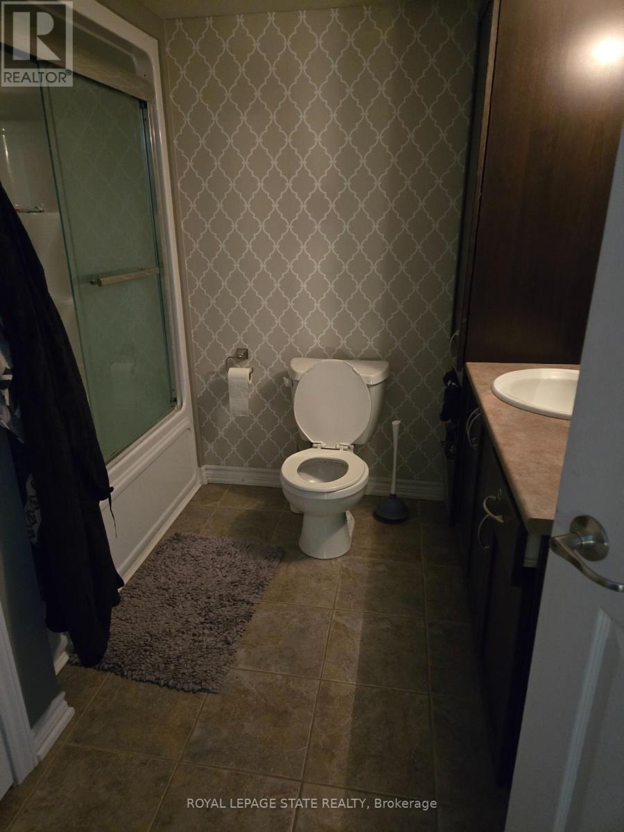 305 - 1390 Main Street E, Milton, Ontario  L9T 7S9 - Photo 10 - W12423203