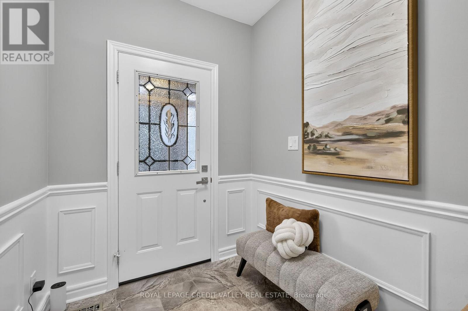 23 Caldwell Crescent, Brampton, Ontario  L6W 1A2 - Photo 5 - W12423209