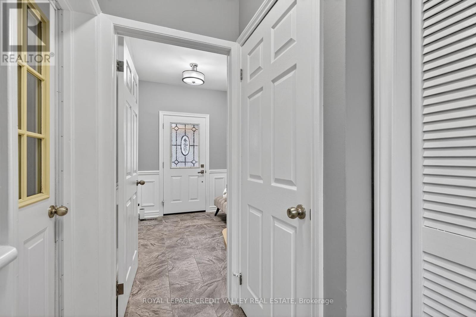 23 Caldwell Crescent, Brampton, Ontario  L6W 1A2 - Photo 7 - W12423209