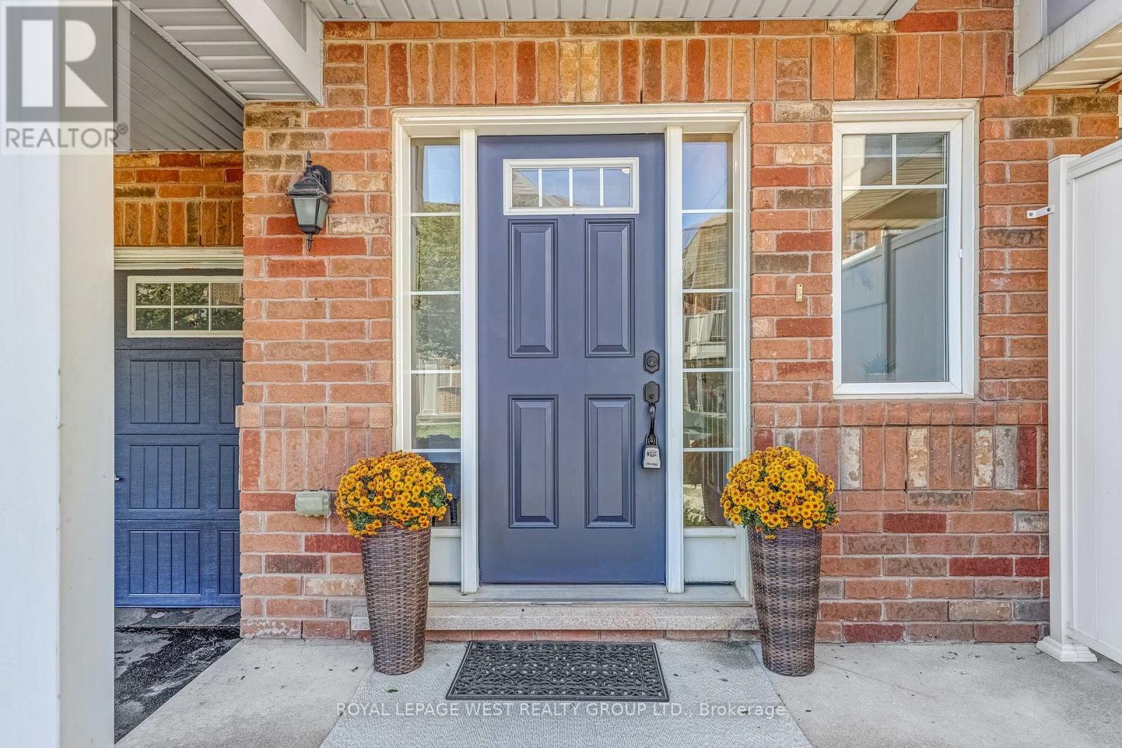 551 Pharo Point, Milton (Wi Willmott), Ontario  L9T 8H6 - Photo 2 - W12423214