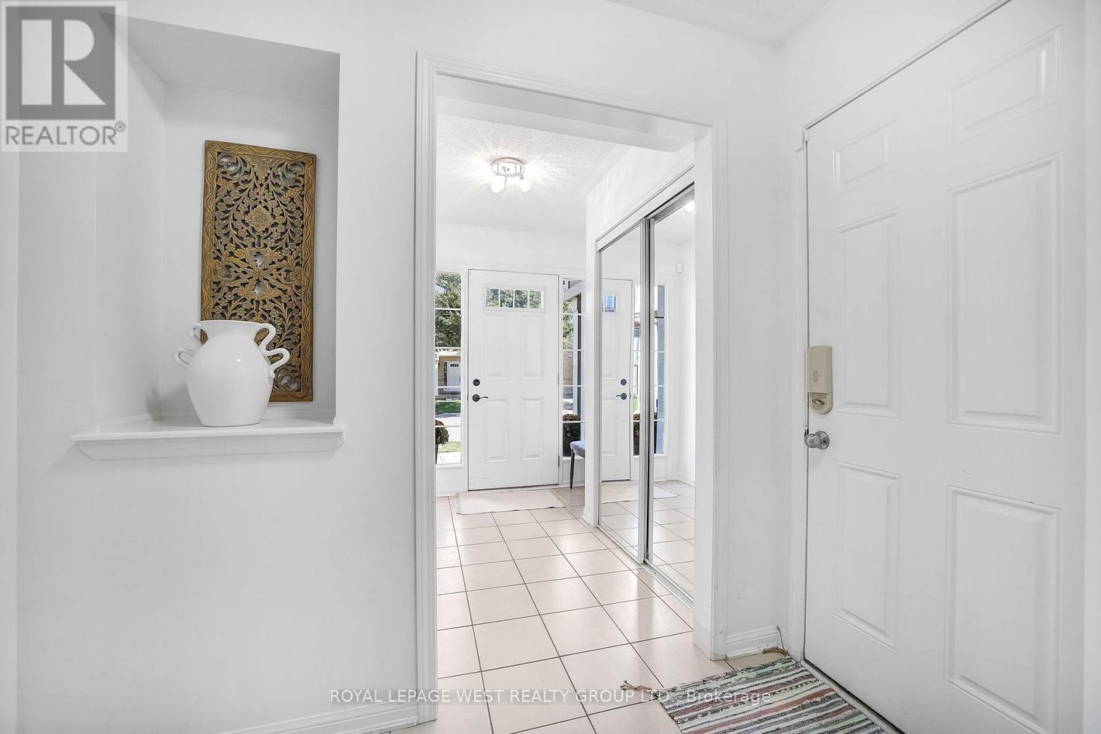 551 Pharo Point, Milton (Wi Willmott), Ontario  L9T 8H6 - Photo 4 - W12423214