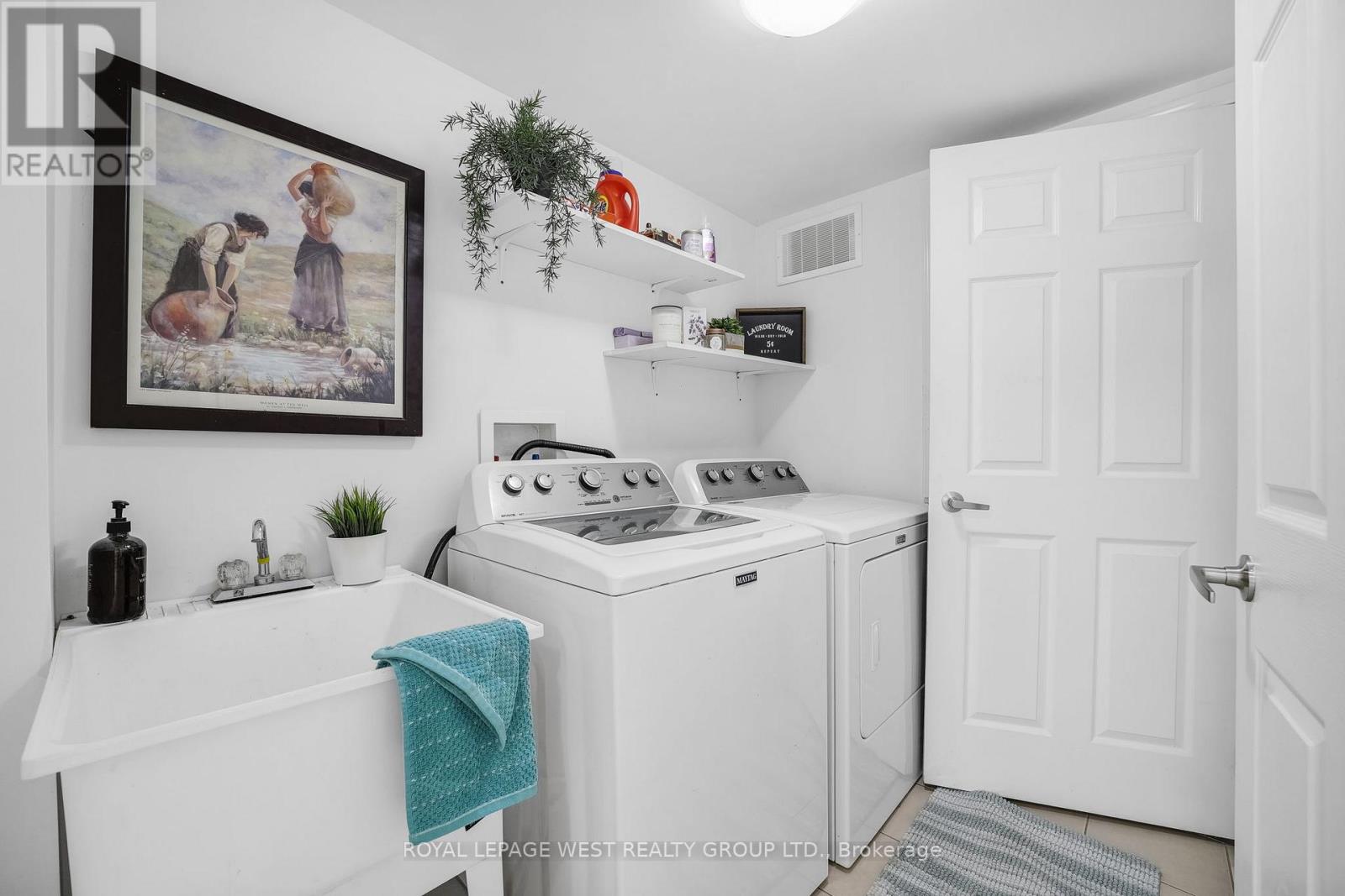 551 Pharo Point, Milton (Wi Willmott), Ontario  L9T 8H6 - Photo 5 - W12423214