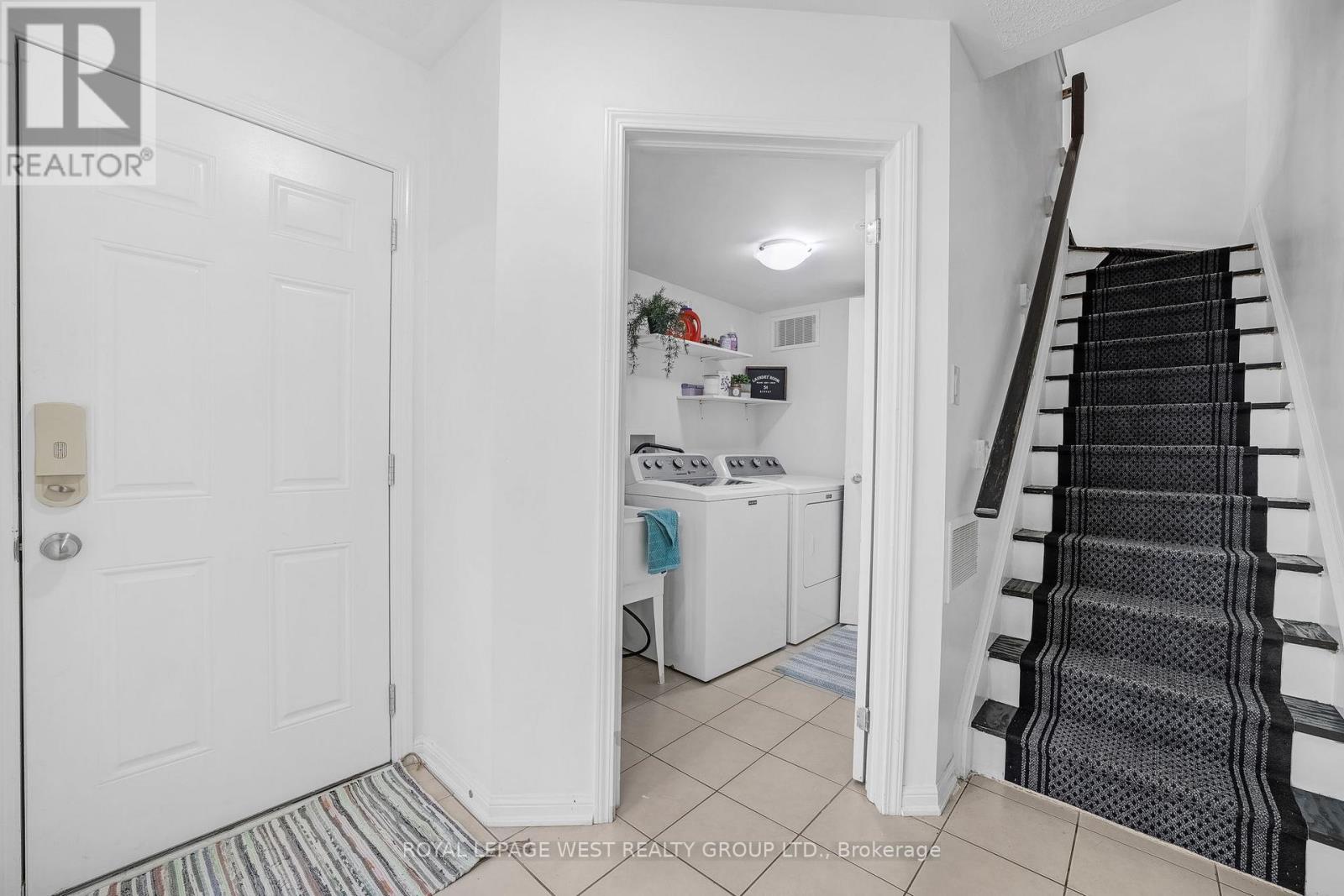 551 Pharo Point, Milton (Wi Willmott), Ontario  L9T 8H6 - Photo 6 - W12423214