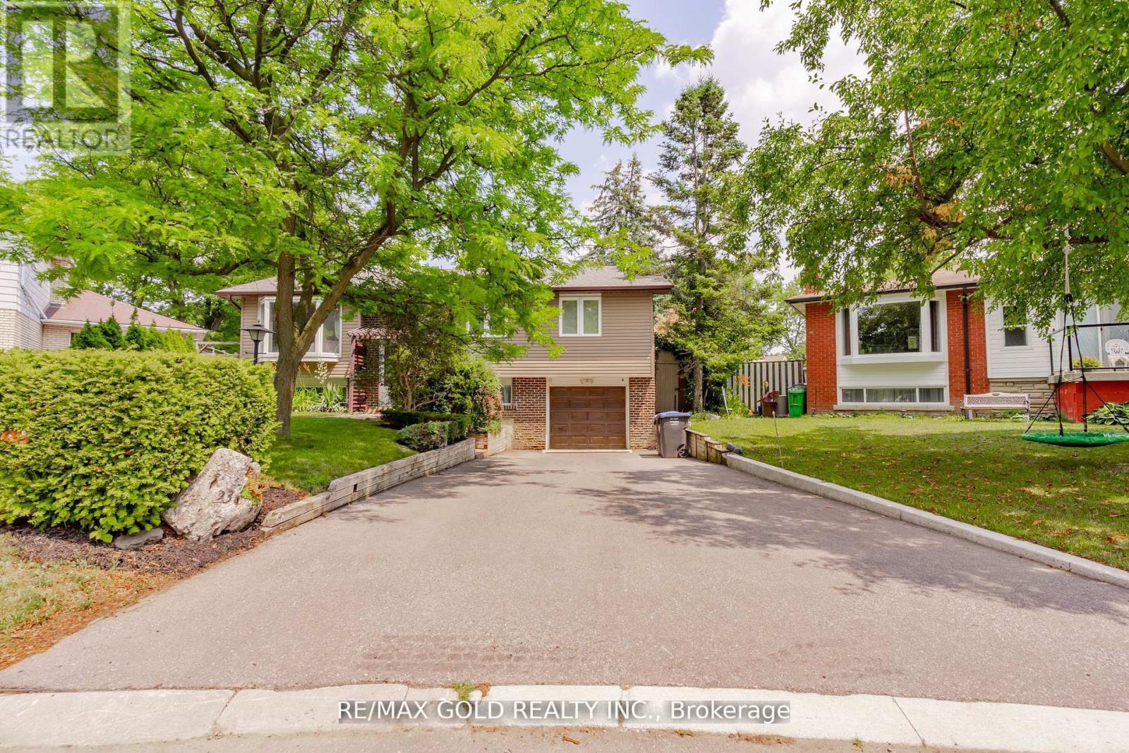 23 EDGEBROOK CRESCENT, Brampton, Ontario