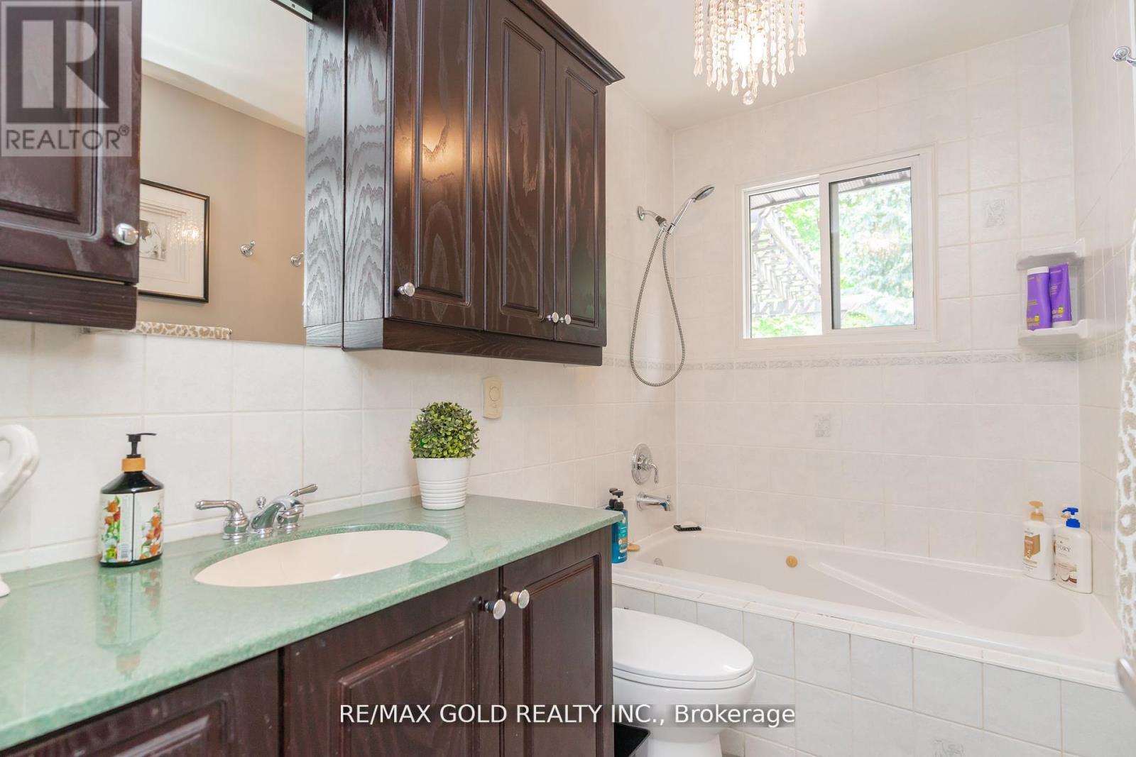 23 Edgebrook Crescent, Brampton, Ontario  L6T 1Y6 - Photo 27 - W12423245