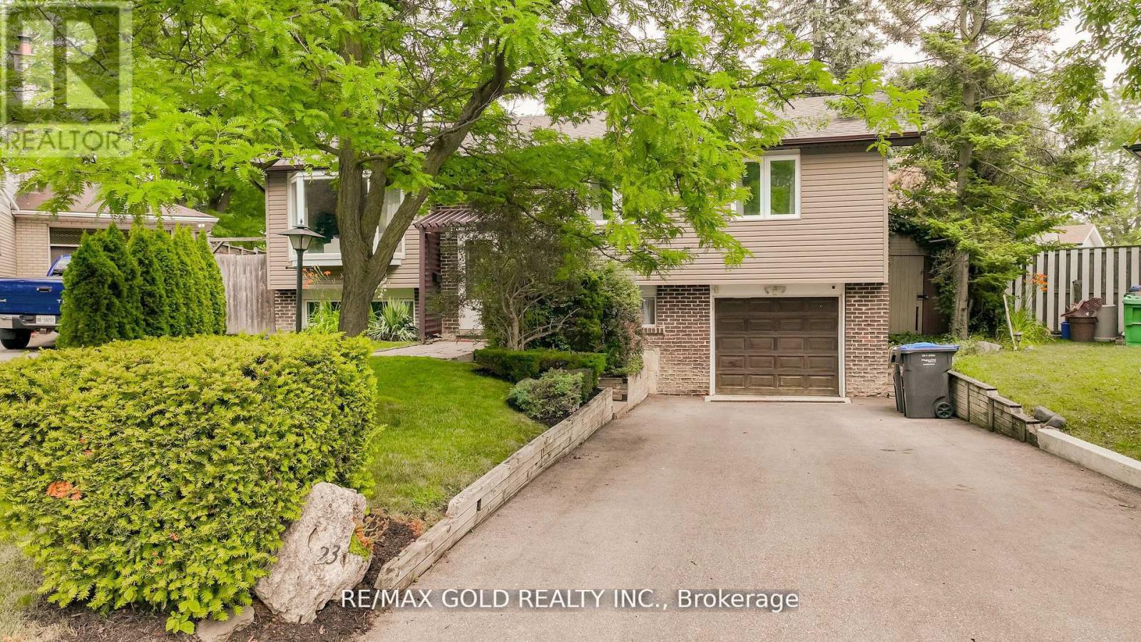 23 Edgebrook Crescent, Brampton, Ontario  L6T 1Y6 - Photo 4 - W12423245