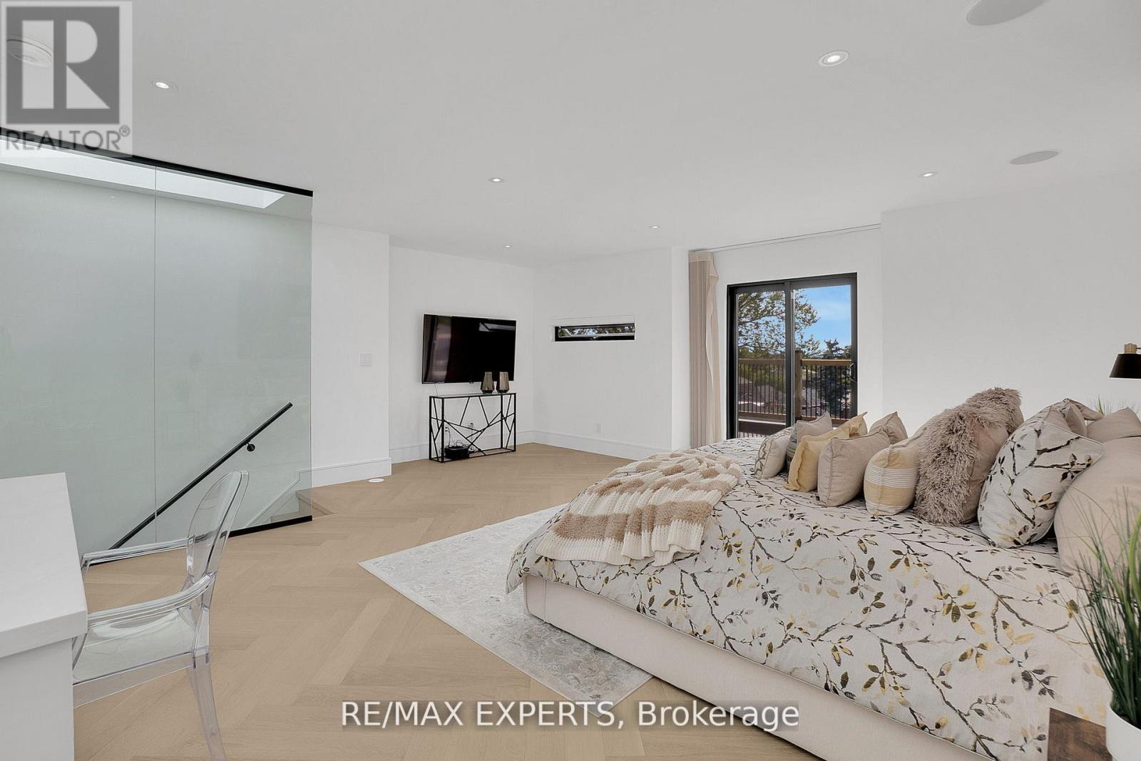 62 Hartley Avenue, Toronto, Ontario  M6E 4E8 - Photo 23 - W12423317