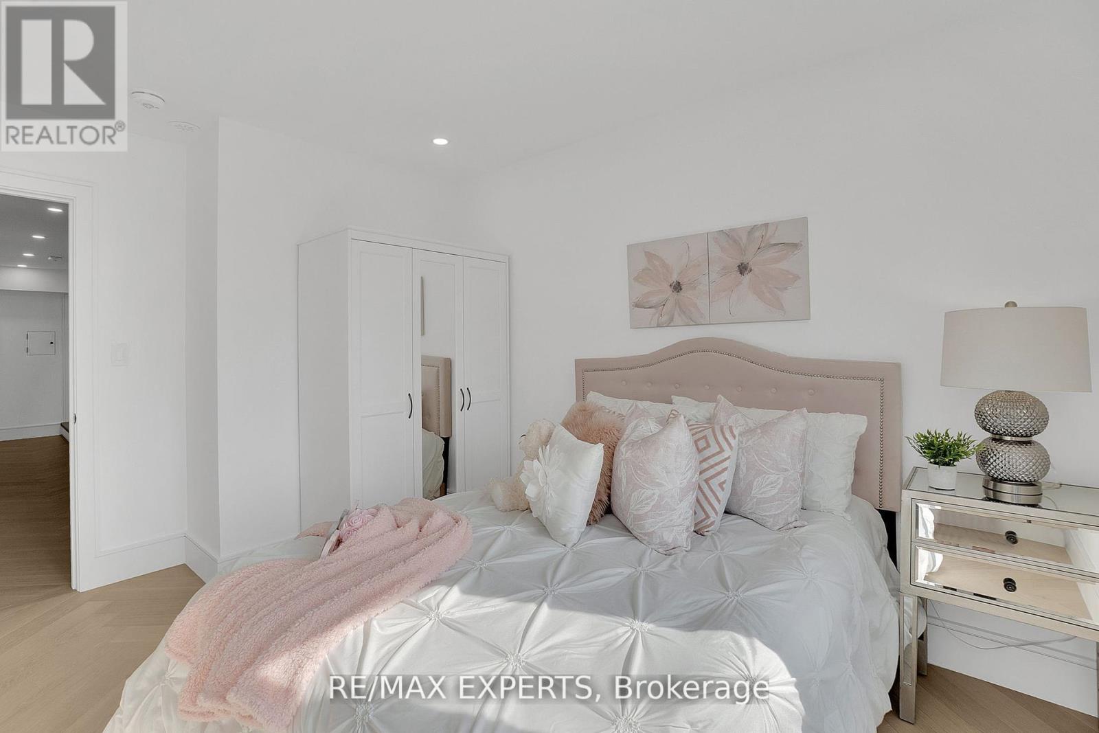 62 Hartley Avenue, Toronto, Ontario  M6E 4E8 - Photo 37 - W12423317