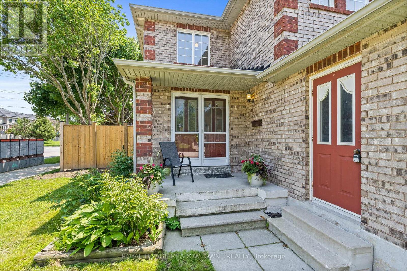 1 Mcclure Court, Halton Hills (Georgetown), Ontario  L7G 5X5 - Photo 7 - W12423318