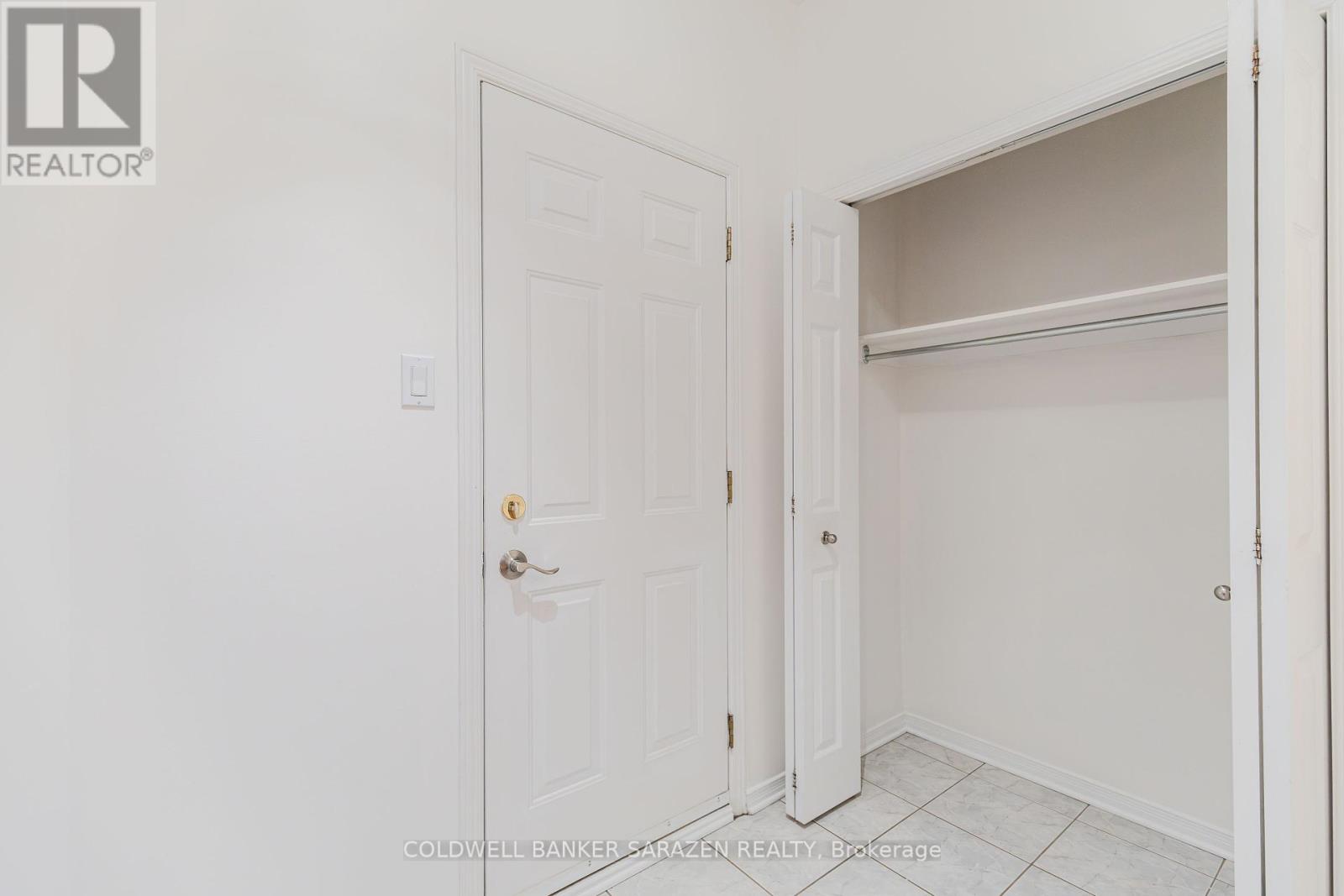 79 Margrave Avenue, Ottawa, Ontario  K1T 3Y1 - Photo 3 - X12423367