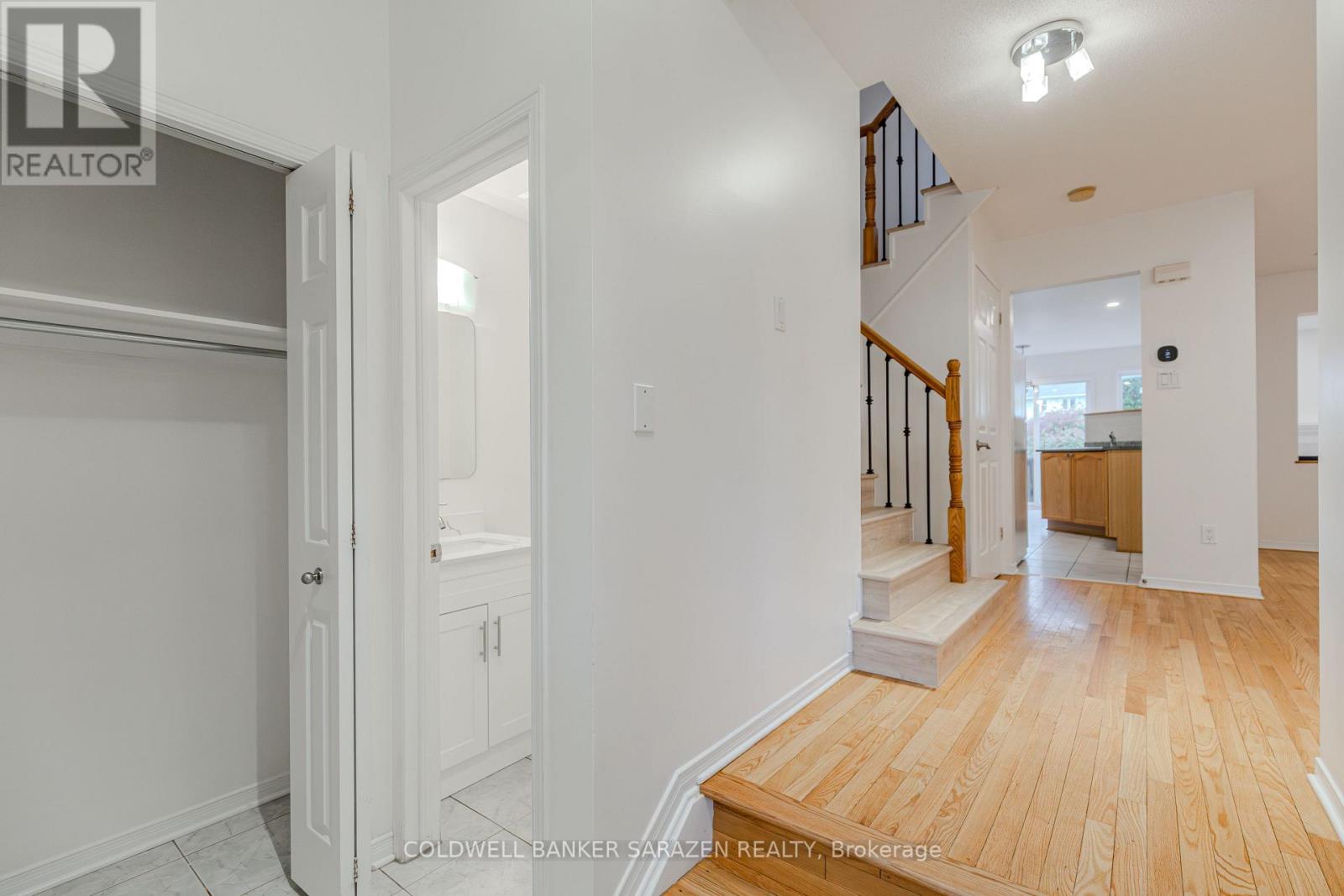 79 Margrave Avenue, Ottawa, Ontario  K1T 3Y1 - Photo 5 - X12423367