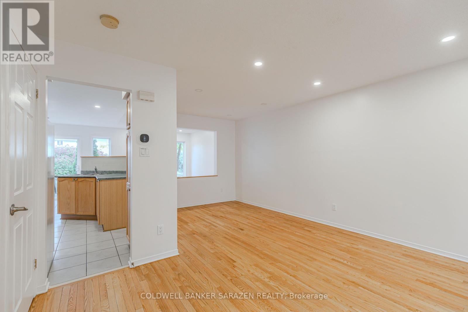 79 Margrave Avenue, Ottawa, Ontario  K1T 3Y1 - Photo 7 - X12423367