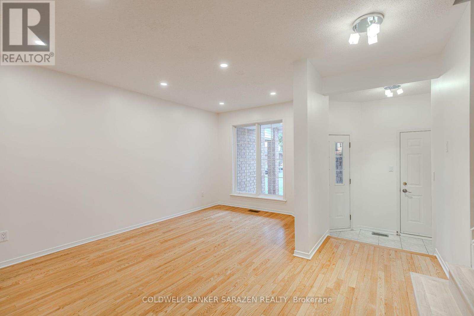 79 Margrave Avenue, Ottawa, Ontario  K1T 3Y1 - Photo 8 - X12423367