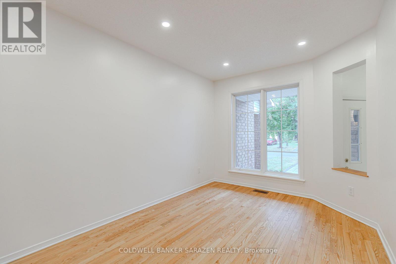 79 Margrave Avenue, Ottawa, Ontario  K1T 3Y1 - Photo 9 - X12423367