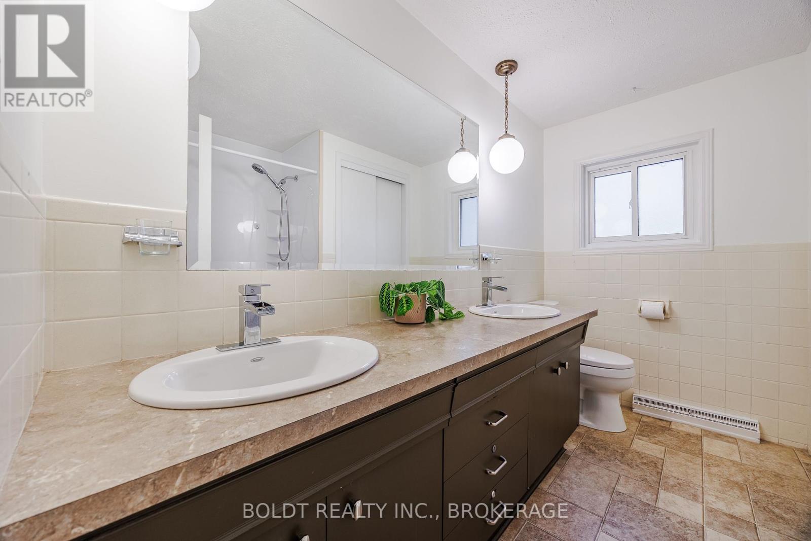 25 Neptune Drive, St. Catharines, Ontario  L2M 2S3 - Photo 21 - X12423341