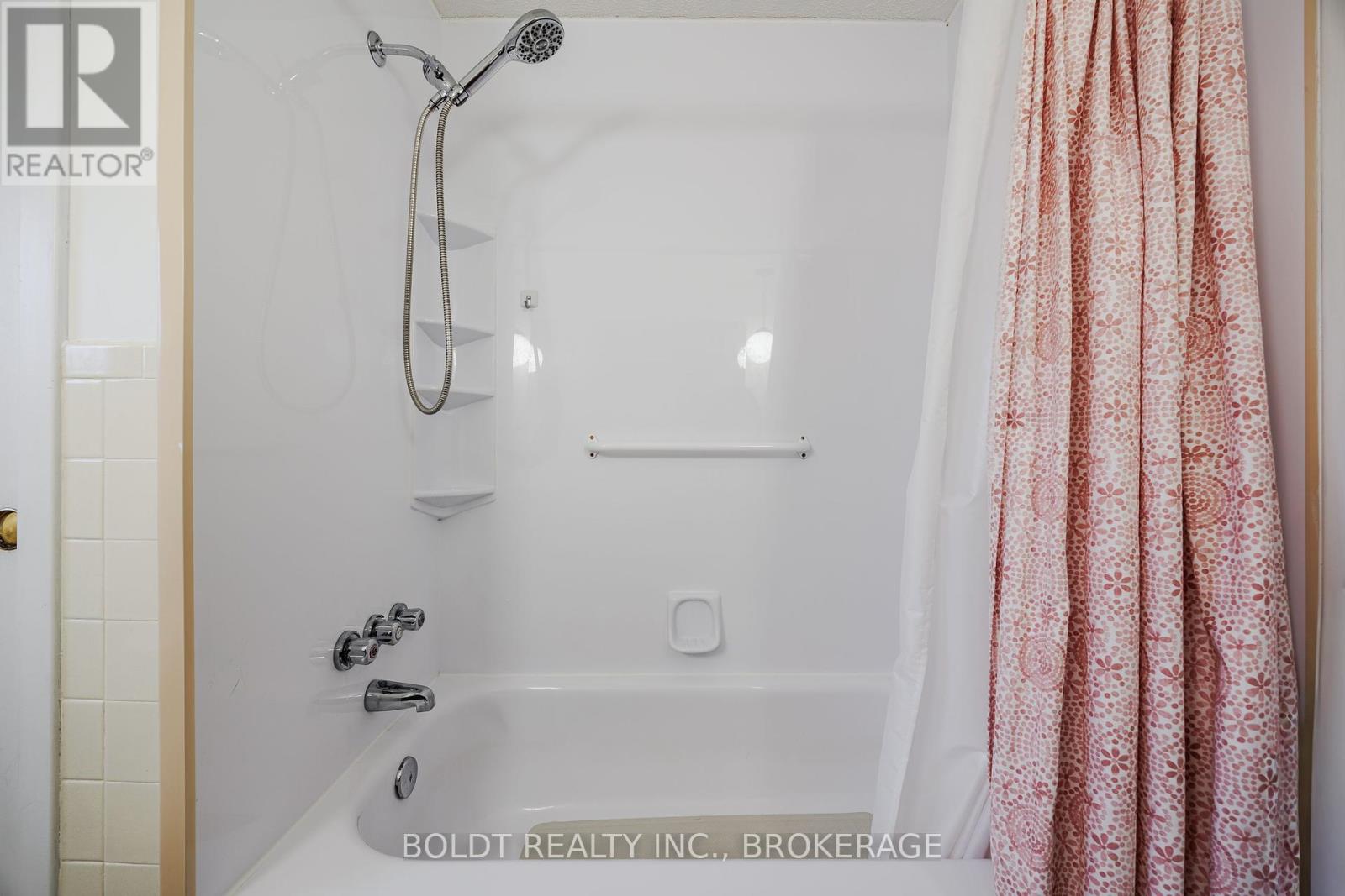 25 Neptune Drive, St. Catharines, Ontario  L2M 2S3 - Photo 22 - X12423341