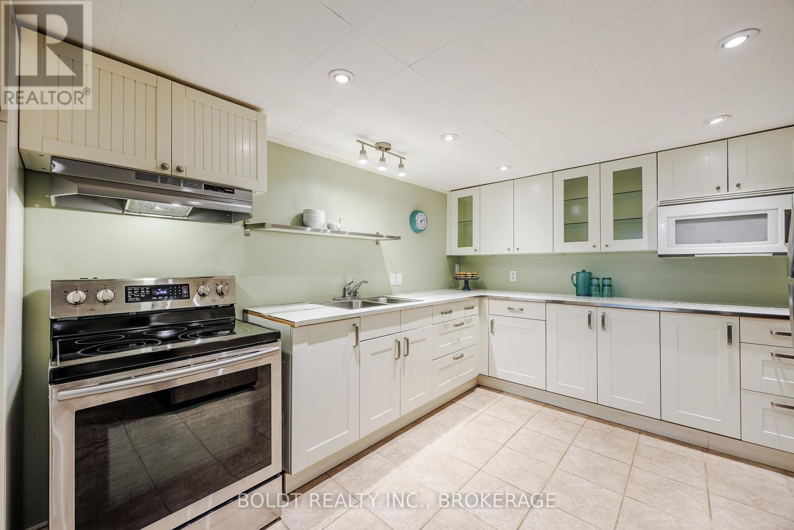 25 Neptune Drive, St. Catharines, Ontario  L2M 2S3 - Photo 25 - X12423341