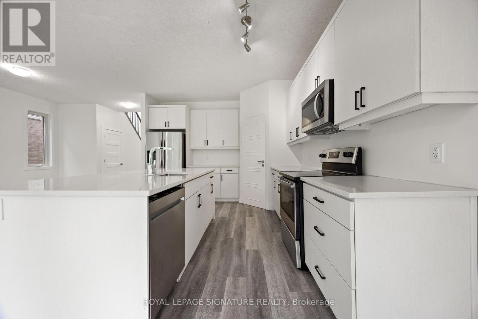103 Marconi Court, London East, Ontario  N5V 0C9 - Photo 6 - X12423175