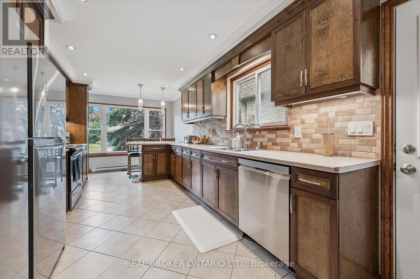 10 Northwood Crescent, Guelph, Ontario  N1H 6Z4 - Photo 12 - X12423207
