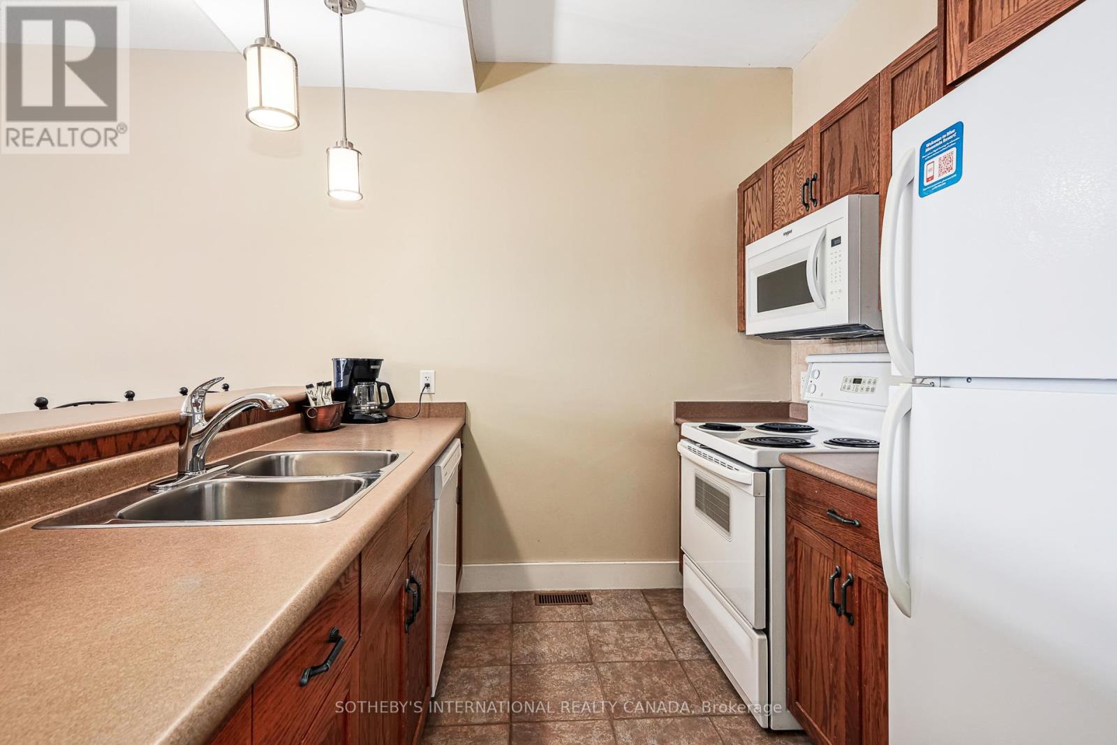 120 - 125 Fairway Court, Blue Mountains, Ontario  L9Y 0P8 - Photo 11 - X12423211
