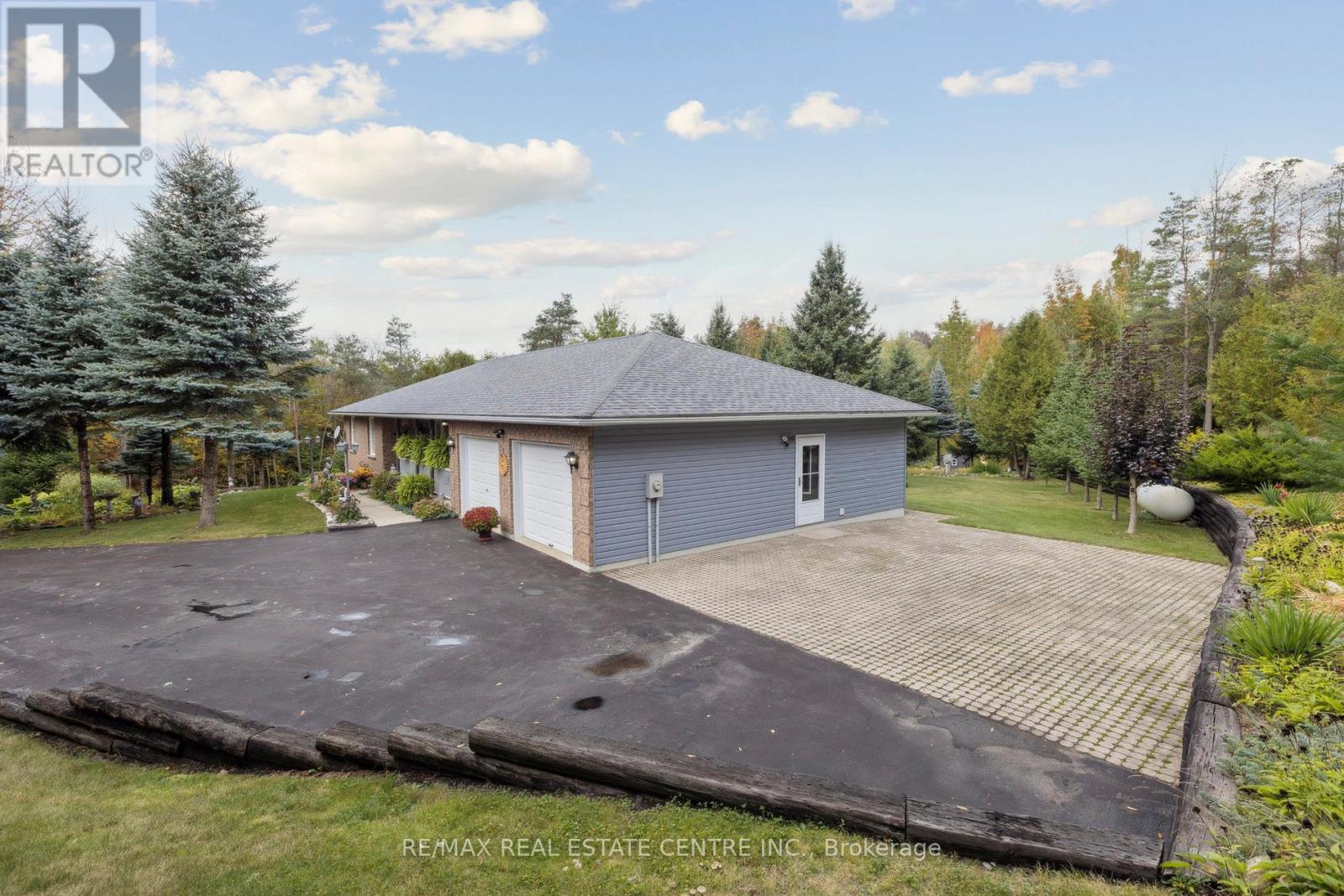 122769 Grey Road 9, West Grey, Ontario  N0G 1C0 - Photo 3 - X12423239