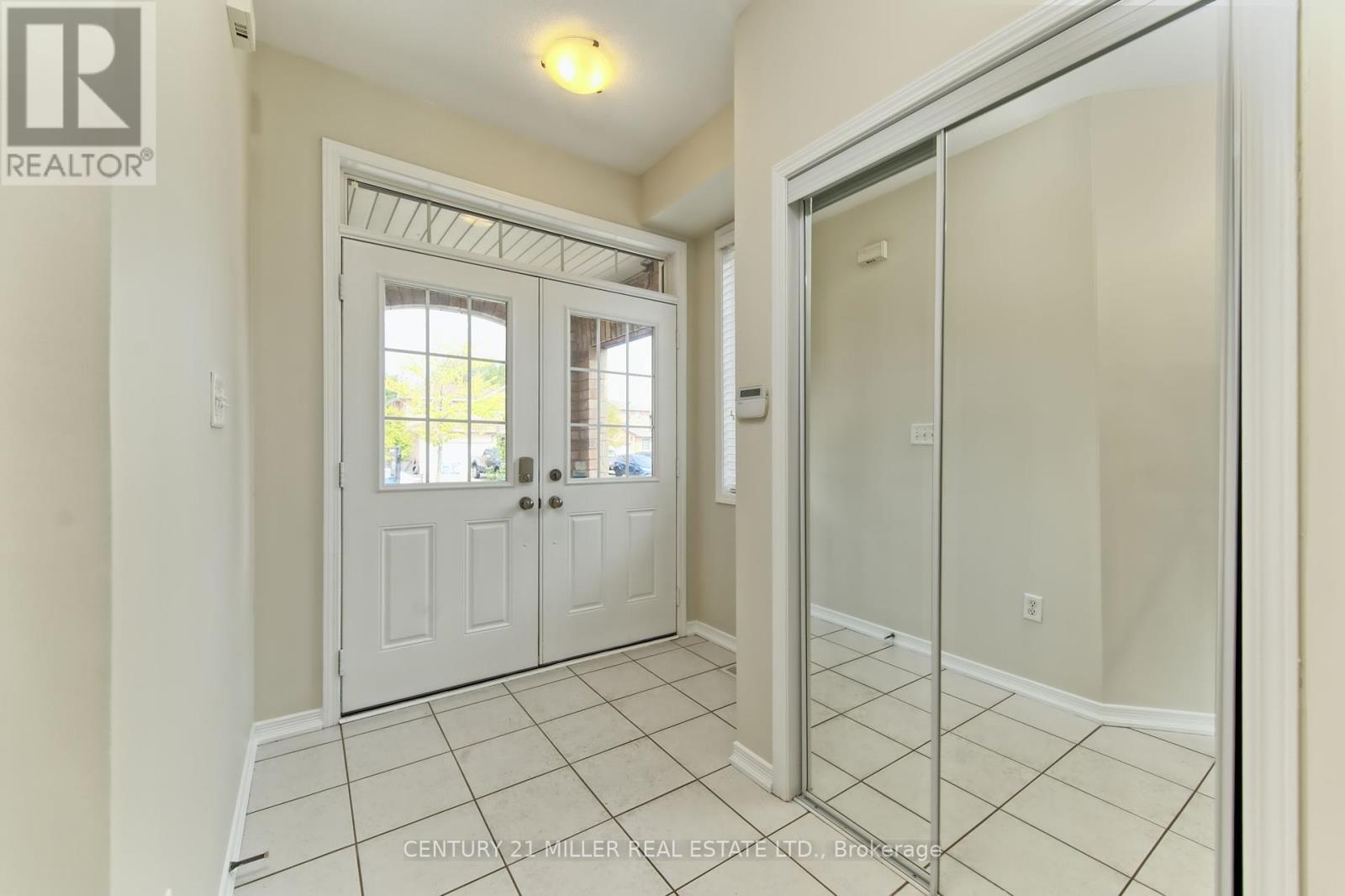 126 Merrilee Crescent, Hamilton, Ontario  L9A 0B1 - Photo 3 - X12423270