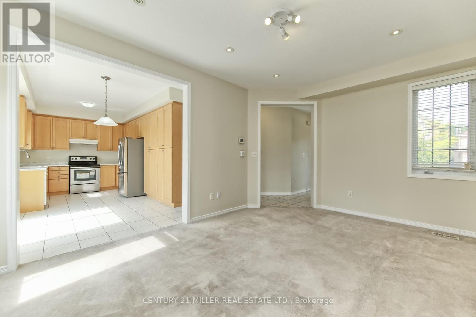 126 Merrilee Crescent, Hamilton, Ontario  L9A 0B1 - Photo 6 - X12423270