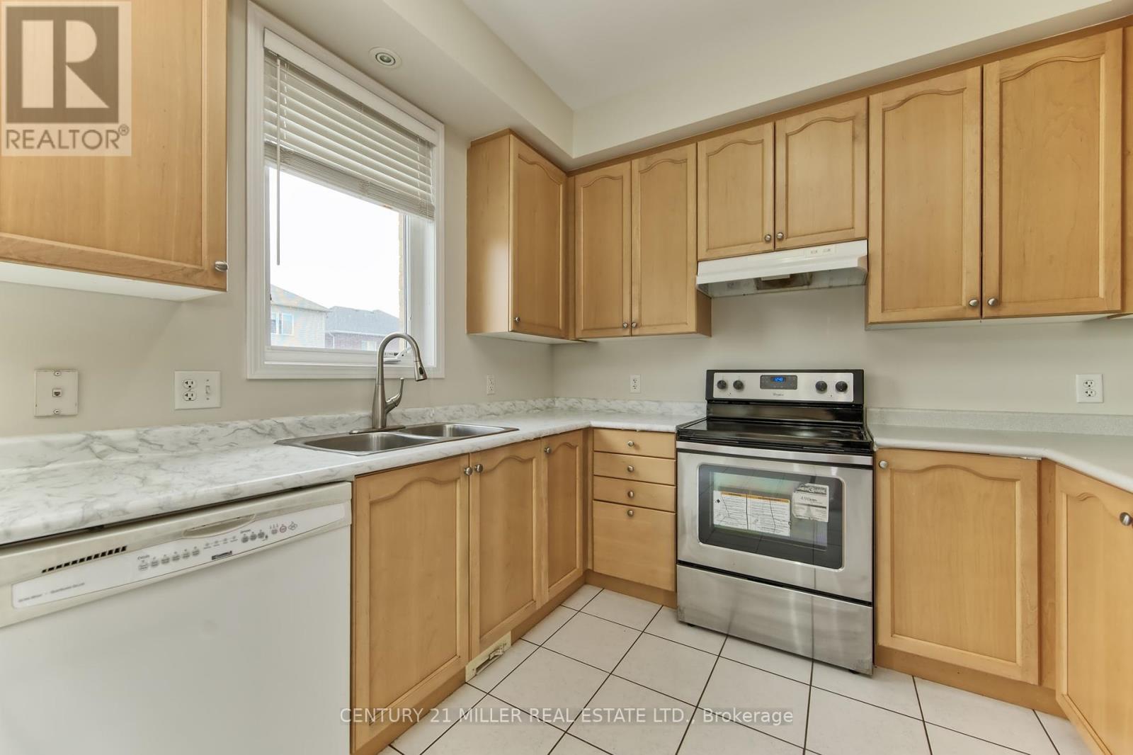 126 Merrilee Crescent, Hamilton, Ontario  L9A 0B1 - Photo 8 - X12423270