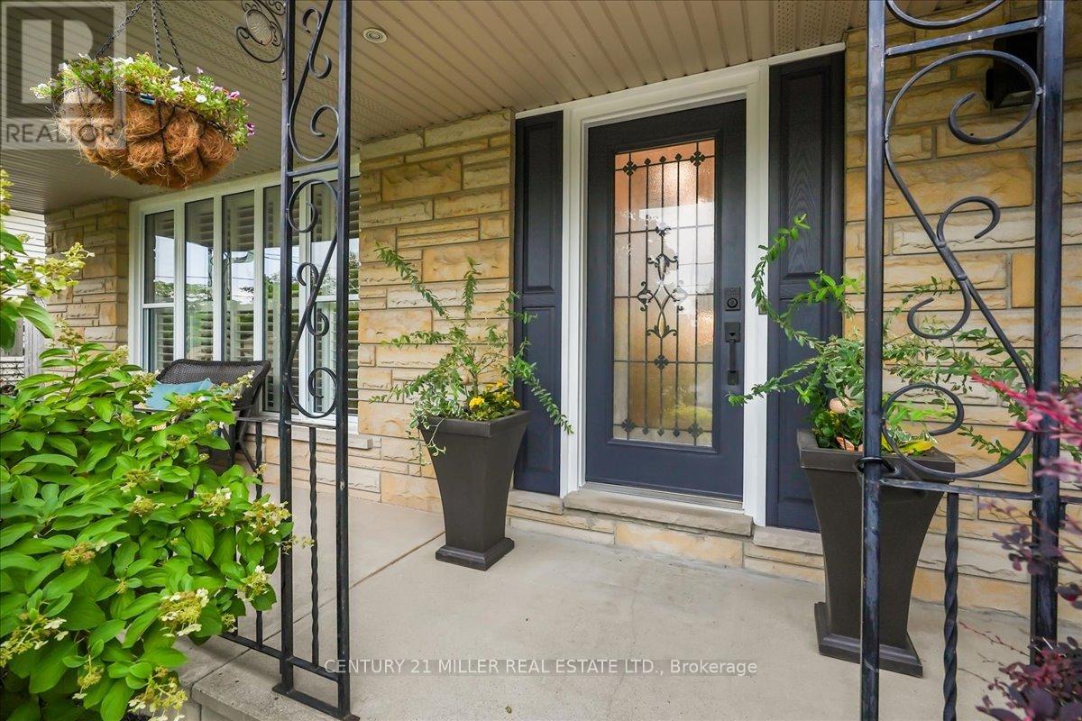 4931 Cameron Avenue, Lincoln, Ontario  L3J 0B9 - Photo 2 - X12423287