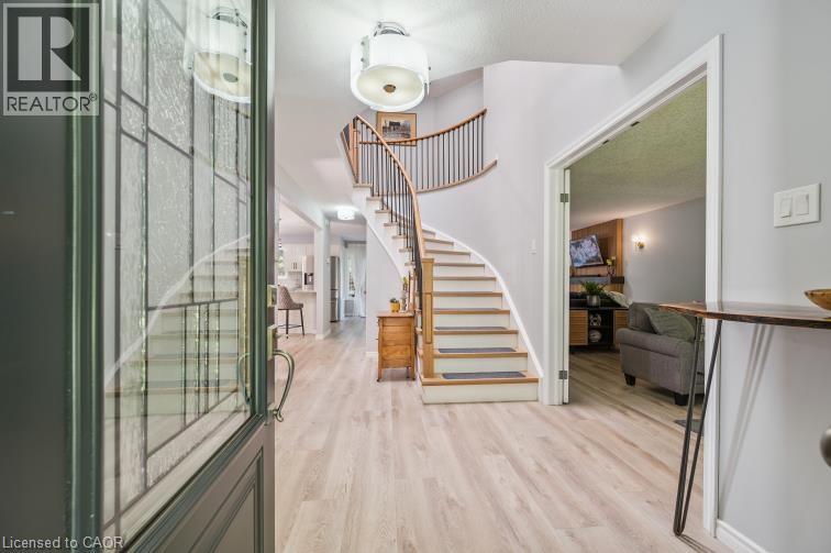 468 Clovervalley Court, Waterloo, Ontario  N2T 1X4 - Photo 4 - 40773096
