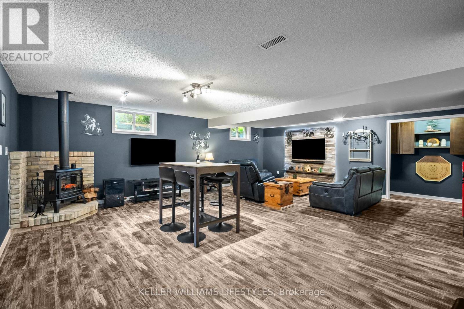 11 Eureka Street, Lambton Shores, Ontario  N0N 1J0 - Photo 21 - X12423127