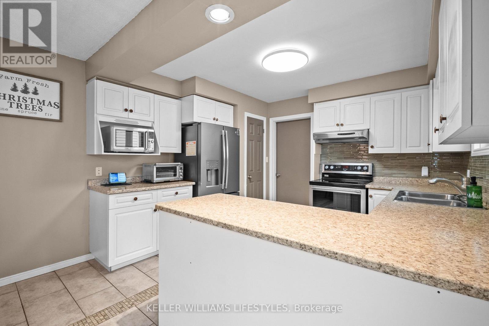 11 Eureka Street, Lambton Shores, Ontario  N0N 1J0 - Photo 12 - X12423127