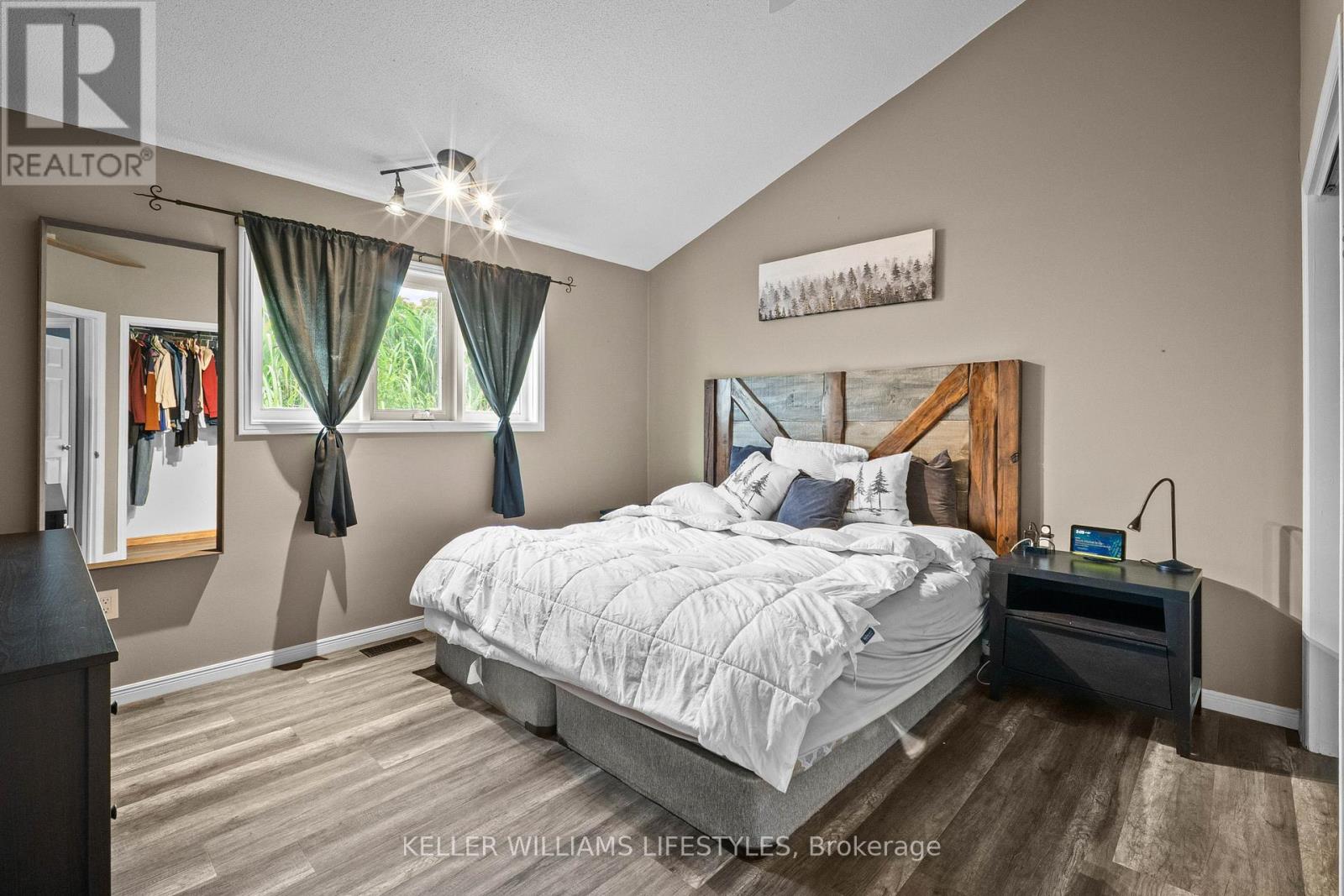 11 Eureka Street, Lambton Shores, Ontario  N0N 1J0 - Photo 20 - X12423127