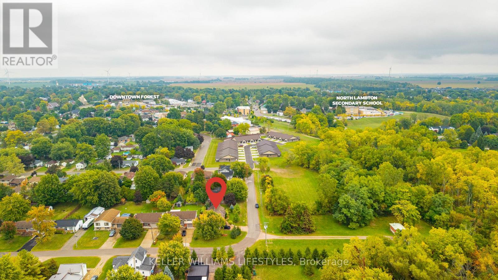 11 Eureka Street, Lambton Shores, Ontario  N0N 1J0 - Photo 2 - X12423127