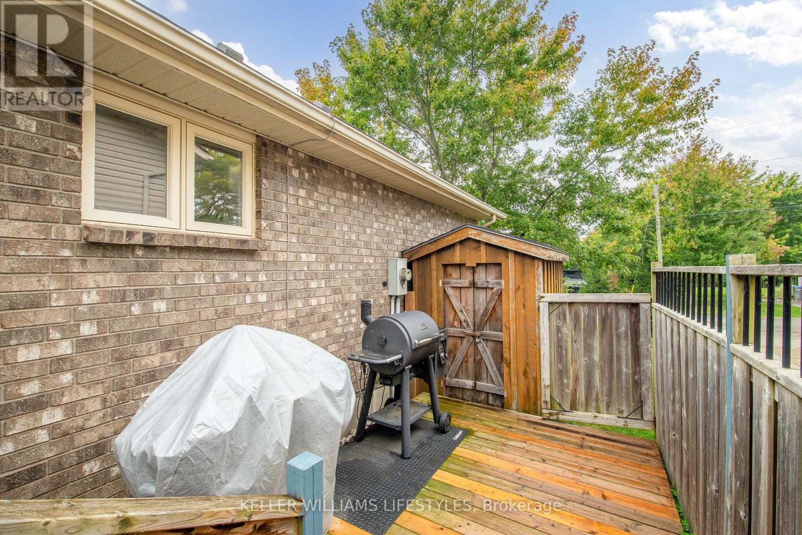 11 Eureka Street, Lambton Shores, Ontario  N0N 1J0 - Photo 32 - X12423127