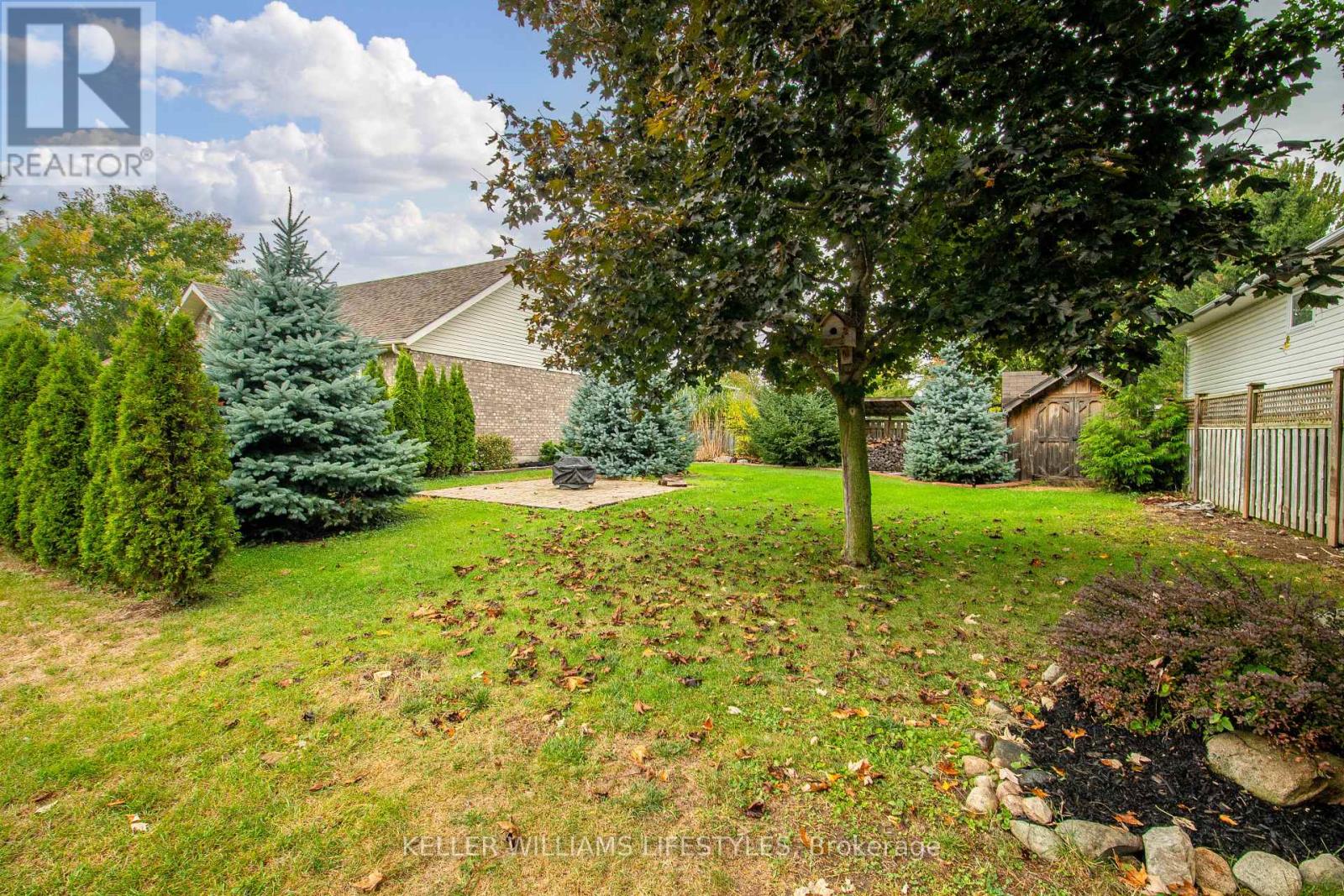 11 Eureka Street, Lambton Shores, Ontario  N0N 1J0 - Photo 35 - X12423127