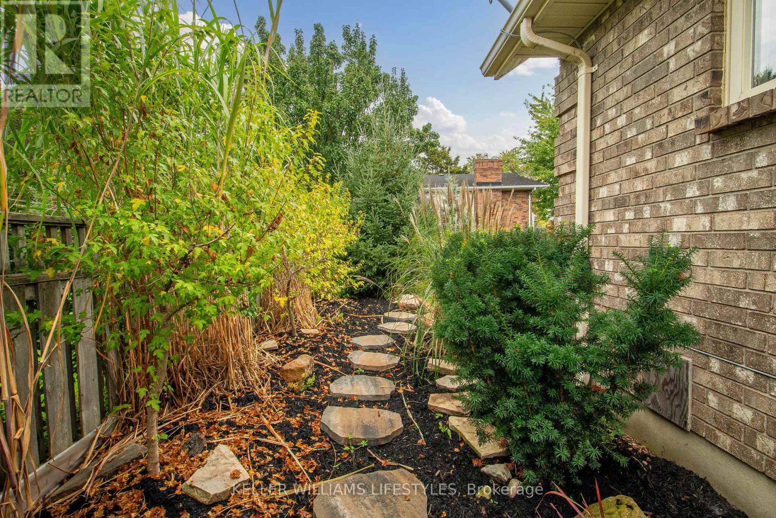 11 Eureka Street, Lambton Shores, Ontario  N0N 1J0 - Photo 33 - X12423127