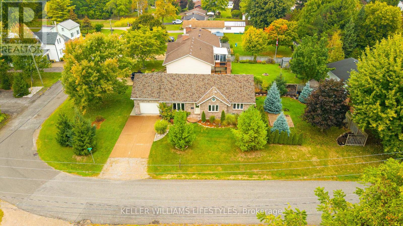 11 Eureka Street, Lambton Shores, Ontario  N0N 1J0 - Photo 38 - X12423127