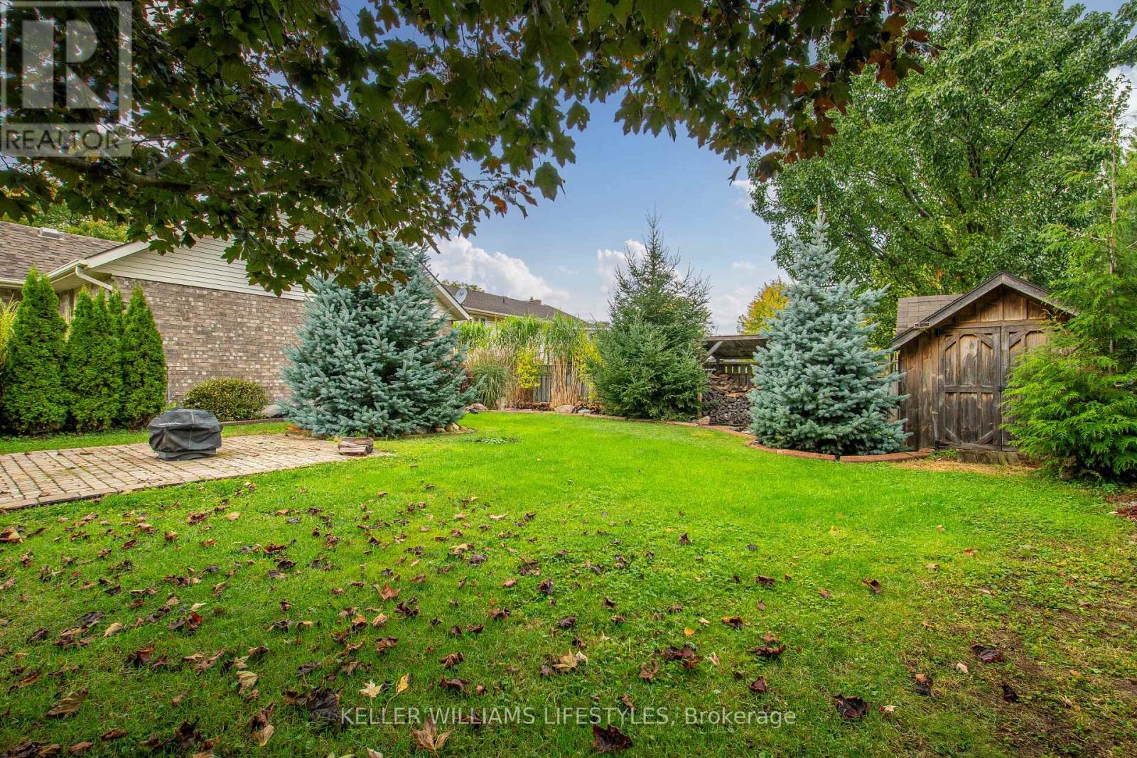 11 Eureka Street, Lambton Shores, Ontario  N0N 1J0 - Photo 36 - X12423127