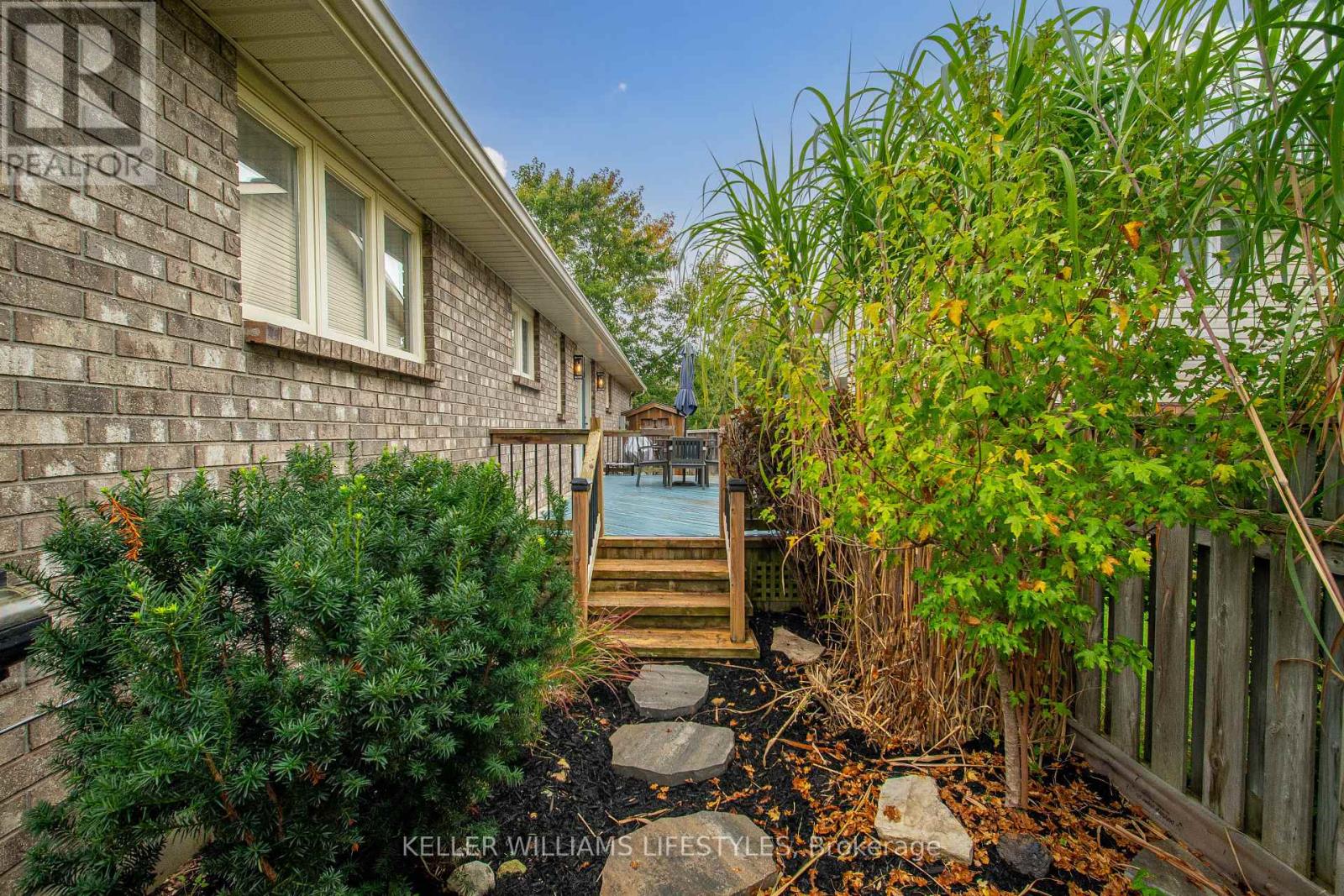 11 Eureka Street, Lambton Shores, Ontario  N0N 1J0 - Photo 34 - X12423127