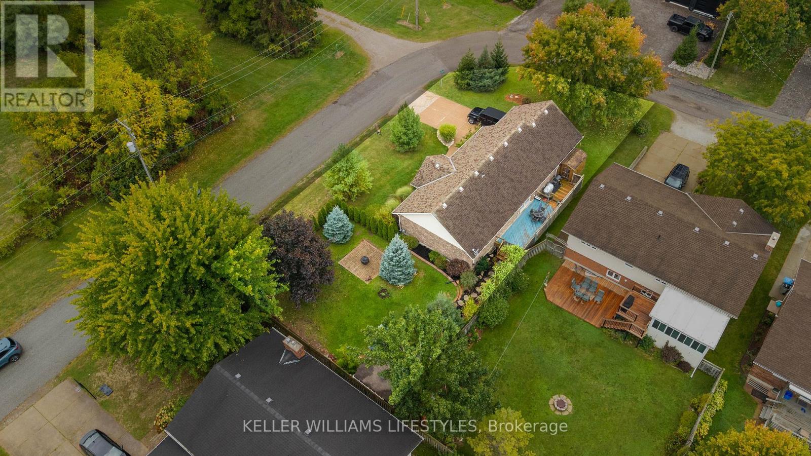 11 Eureka Street, Lambton Shores, Ontario  N0N 1J0 - Photo 44 - X12423127