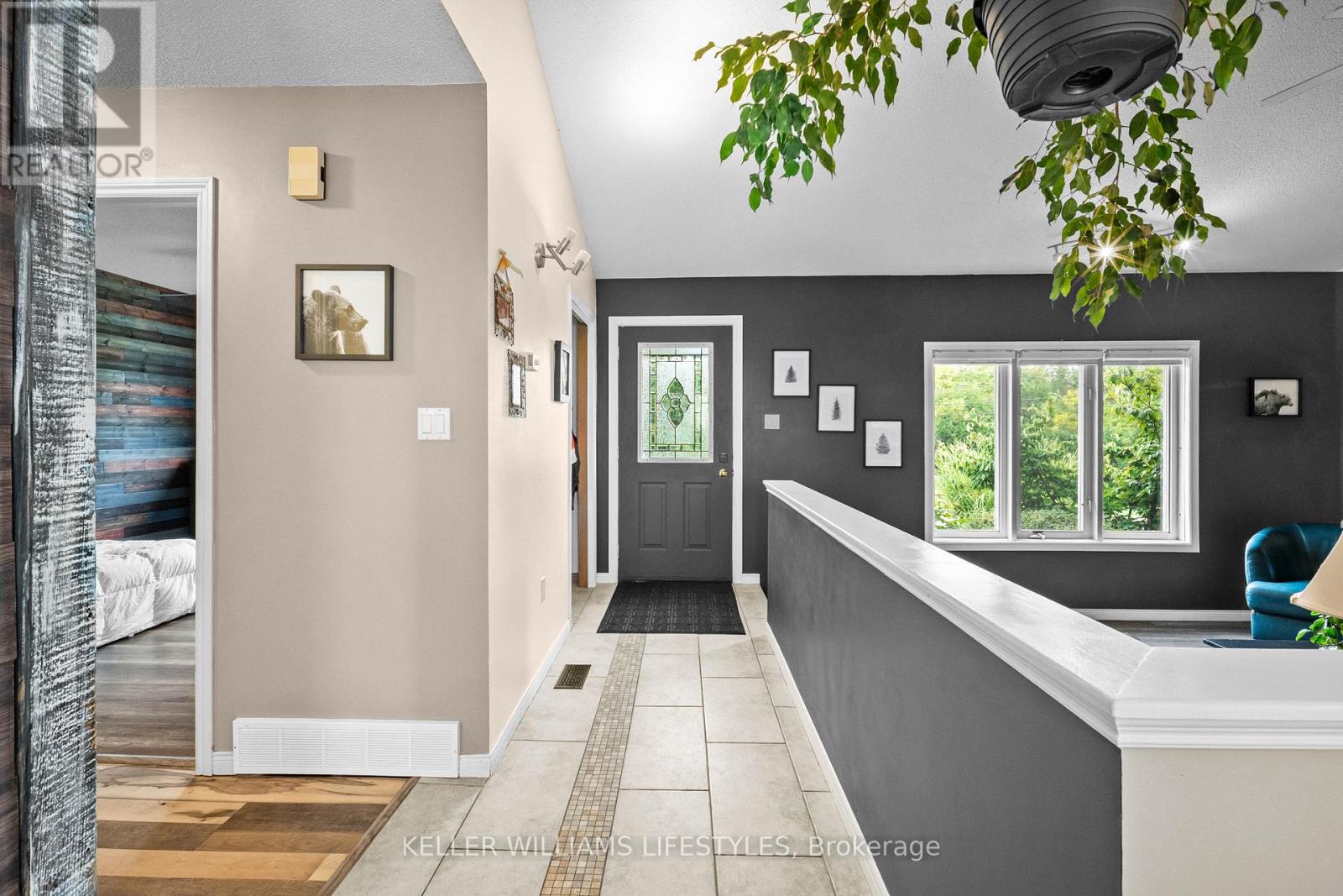11 Eureka Street, Lambton Shores, Ontario  N0N 1J0 - Photo 9 - X12423127