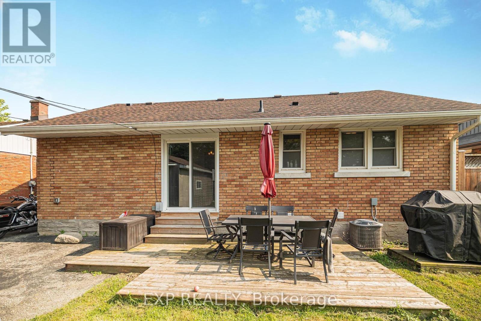 1057 Clare Avenue, Cambridge, Ontario  N3H 2E2 - Photo 30 - X12421325