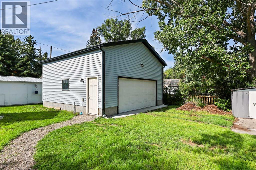 339 3 Street, Irricana, Alberta  T0M 1B0 - Photo 40 - A2245085