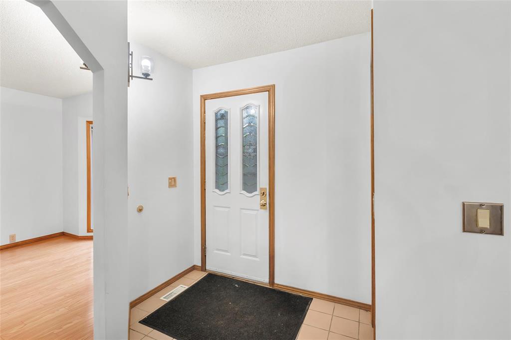 23 Oakhurst Crescent, Winnipeg, Manitoba  R2P 2L7 - Photo 2 - 202524870